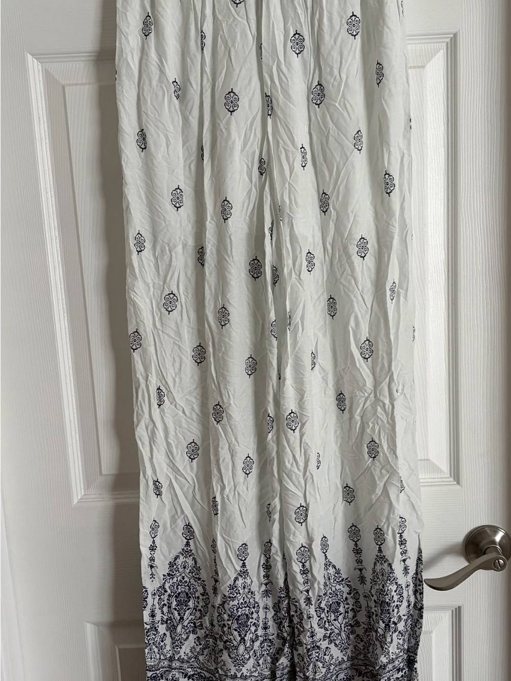 Charlotte Russe White Maxi Pants with Navy Blue Paisley Print